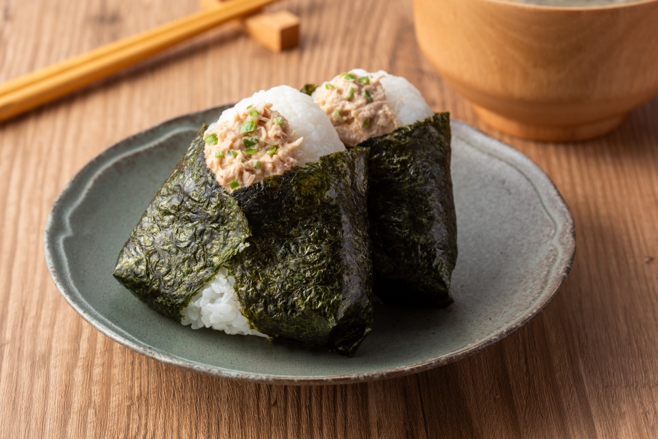 青唐辛子のツナマヨおにぎり｜レシピ｜マルコメ