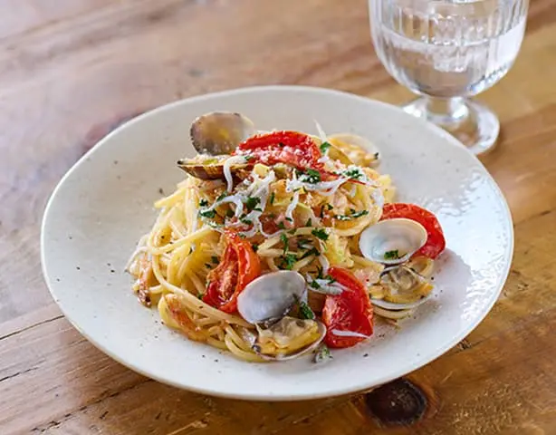 セミドライトマト、シラス、干しえび、伊勢湾 あさり を使った 塩糀ソースのパスタ