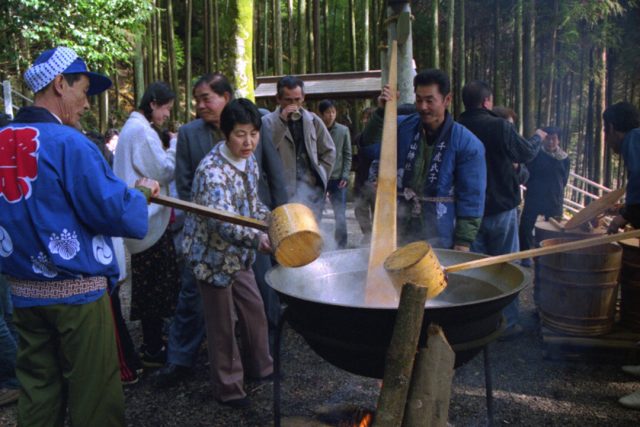 千虎白山神社の甘酒まつり