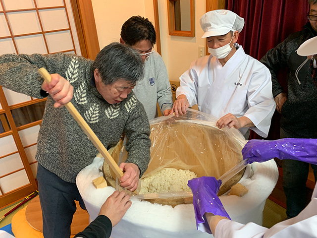 荒神社　甘酒祭り　麹3斗、米3斗総量160kgにもなる甘酒作り