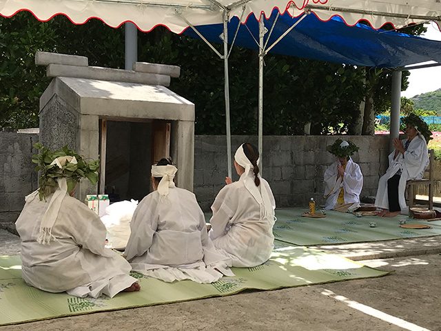 渡名喜島シマノーシ クビリ殿トゥン祭