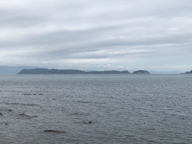 和歌山県加太淡嶋神社から見た友ノ島