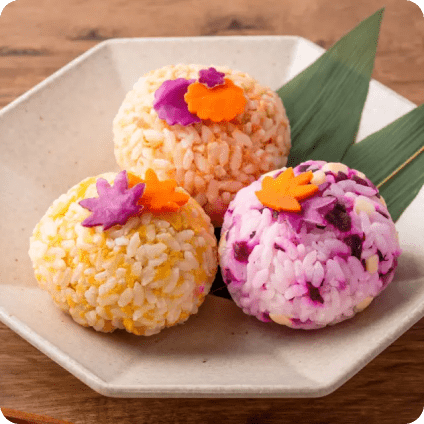 ①アレンジ無限！「カラフルおにぎりボール」