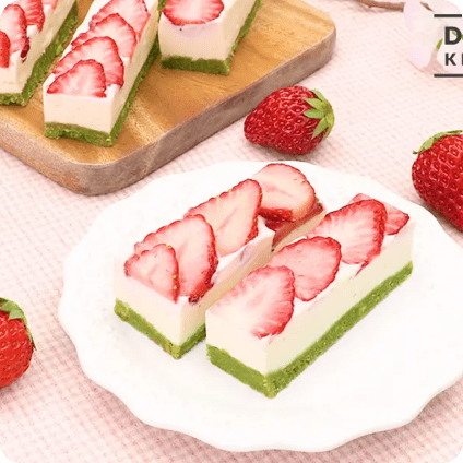 ④春らしいカラフルスイーツ「3色スティックチーズケーキ」