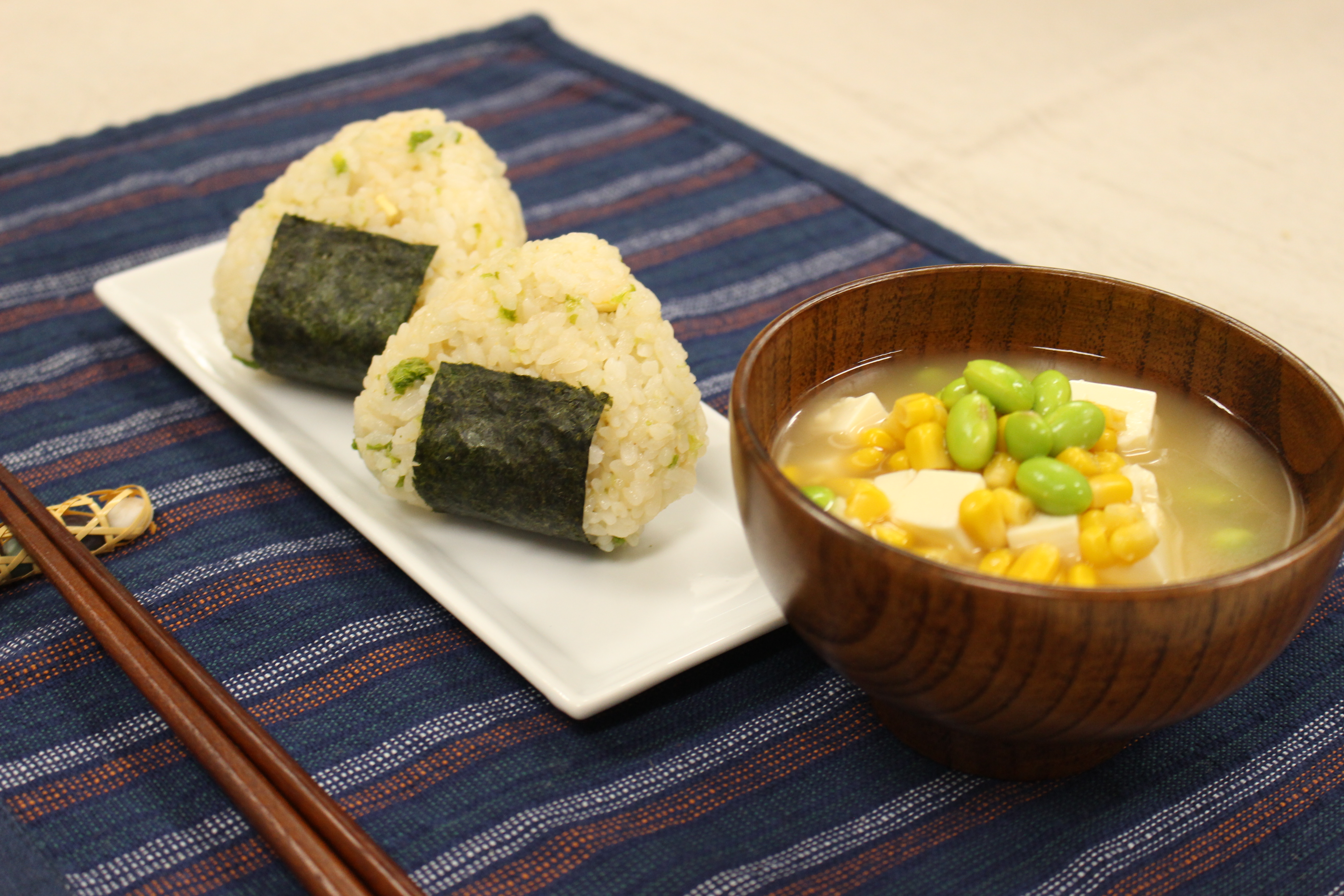 ジメジメした梅雨にぴったり 混ぜ込みおにぎりと冷製みそ汁 を作ってみました マルコメコミュニティ