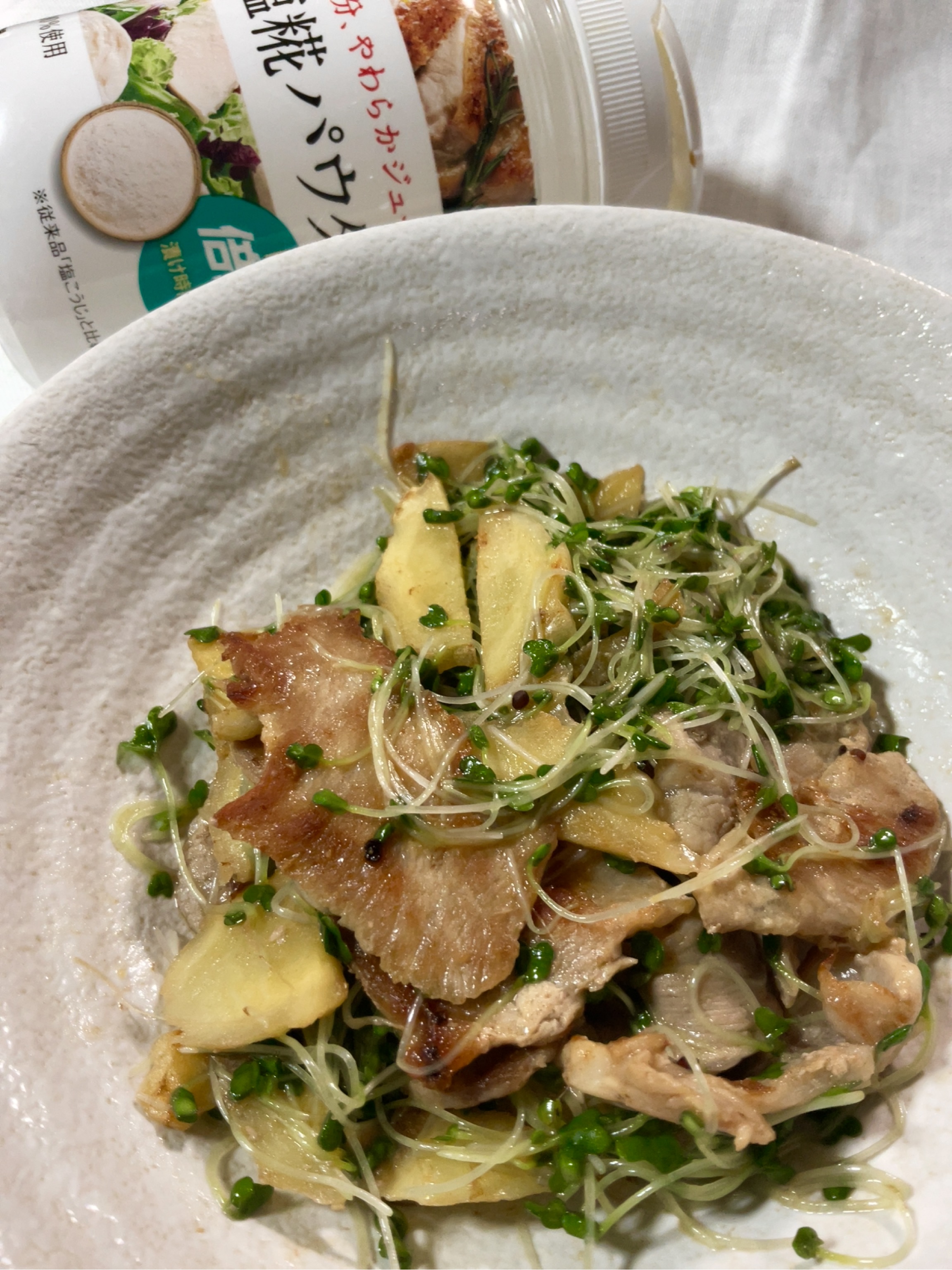 豚肉と新生姜とブロッコリーの芽の塩糀パウダー炒め