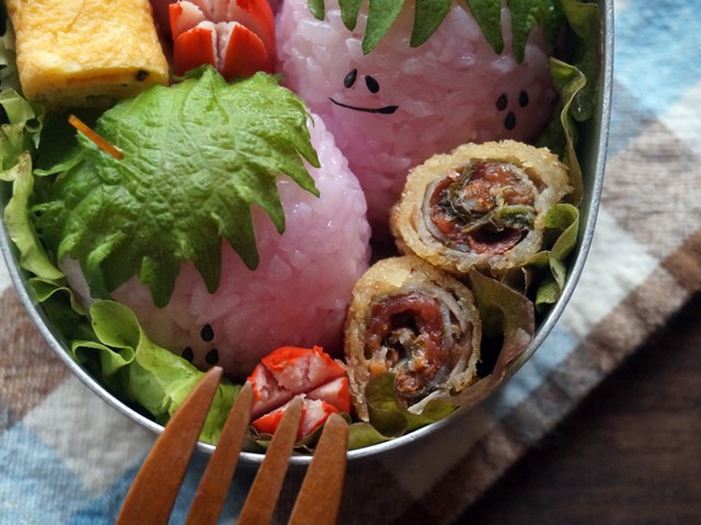 お弁当にロールカツ