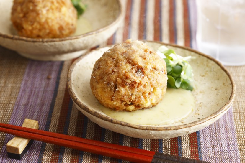 鶏肉と豆腐のふんわり揚げ団子 ゆずこしょう酢みそソース