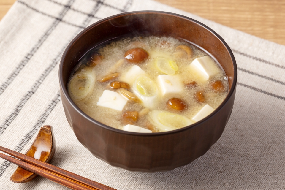 なめことねぎと豆腐のみそ汁