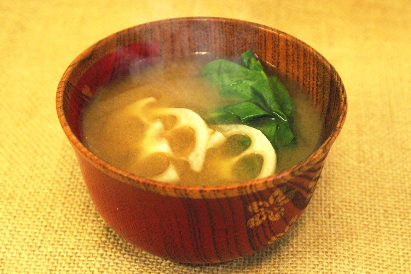 れんこんとほうれん草のみそ汁