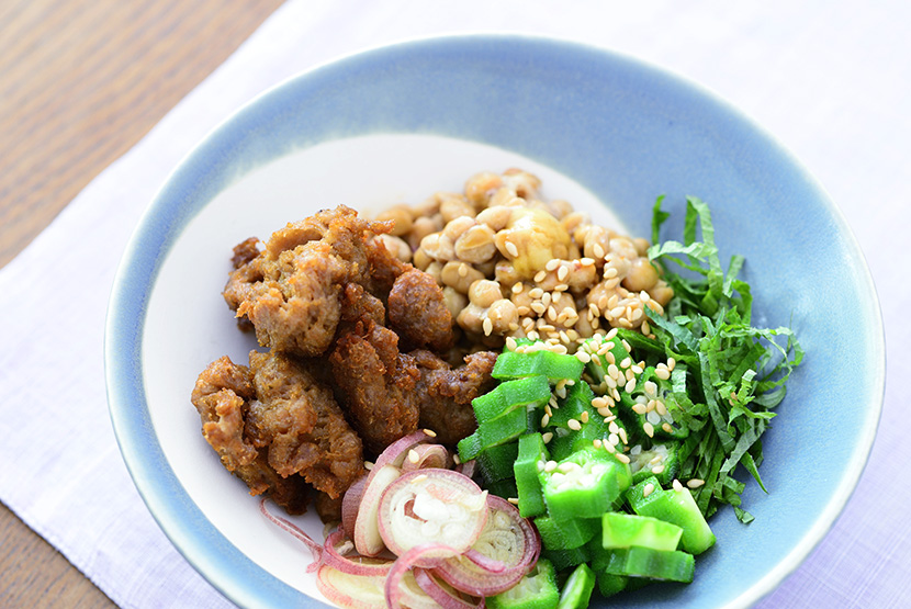 揚げ大豆のお肉と納豆の混ぜ混ぜサラダ