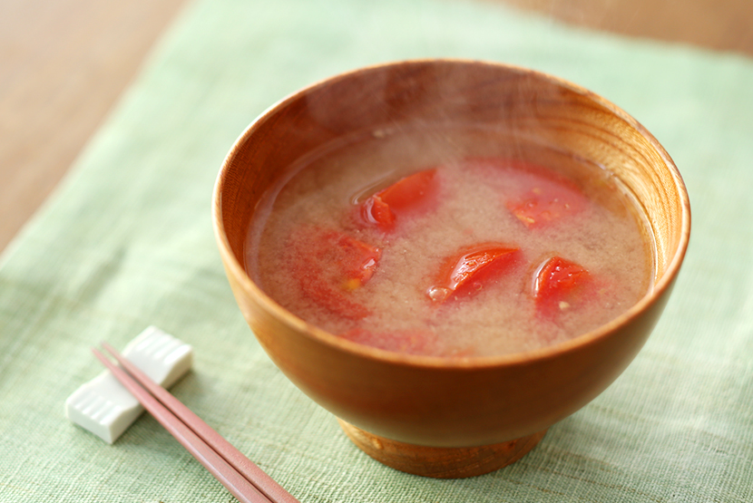 トマトとおろししょうがのみそ汁