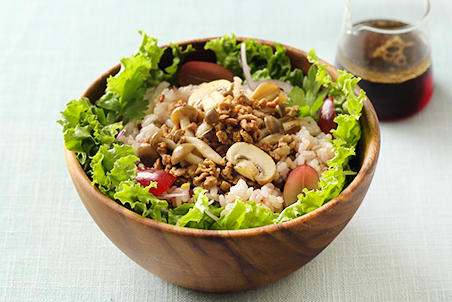 大豆のお肉ときのこの雑穀パワーサラダ