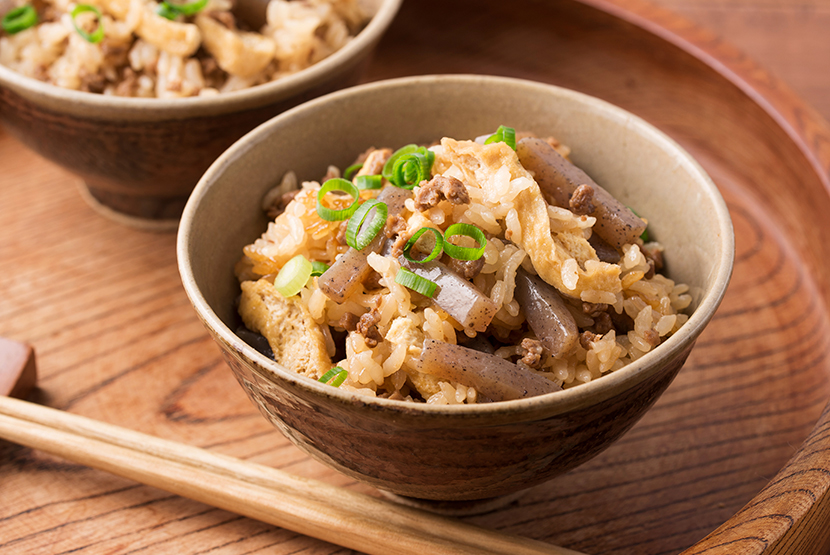 大豆のお肉とこんにゃくの炊き込みご飯