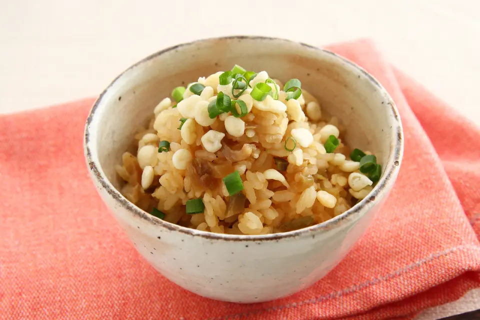 揚げ玉と搾菜の炊き込みご飯