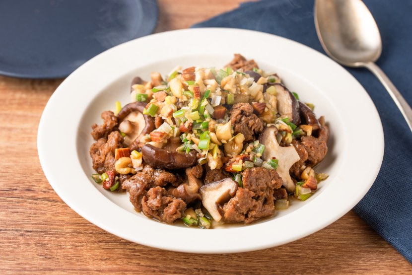 しいたけと大豆のお肉の香味ソースがけ