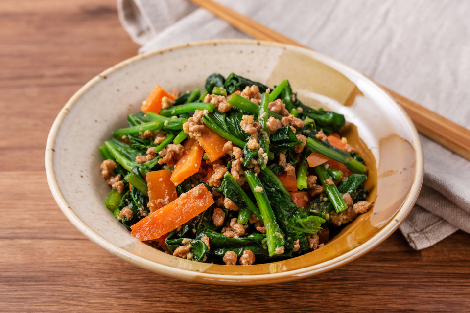 大豆のお肉とほうれん草のごまあえ