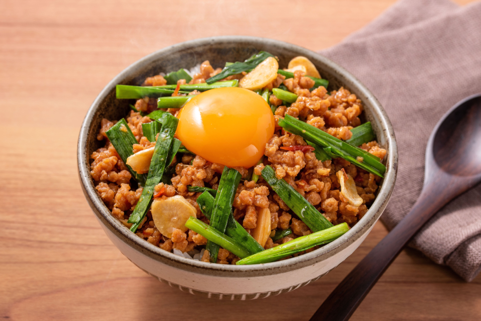 大豆のお肉のニラスタ丼