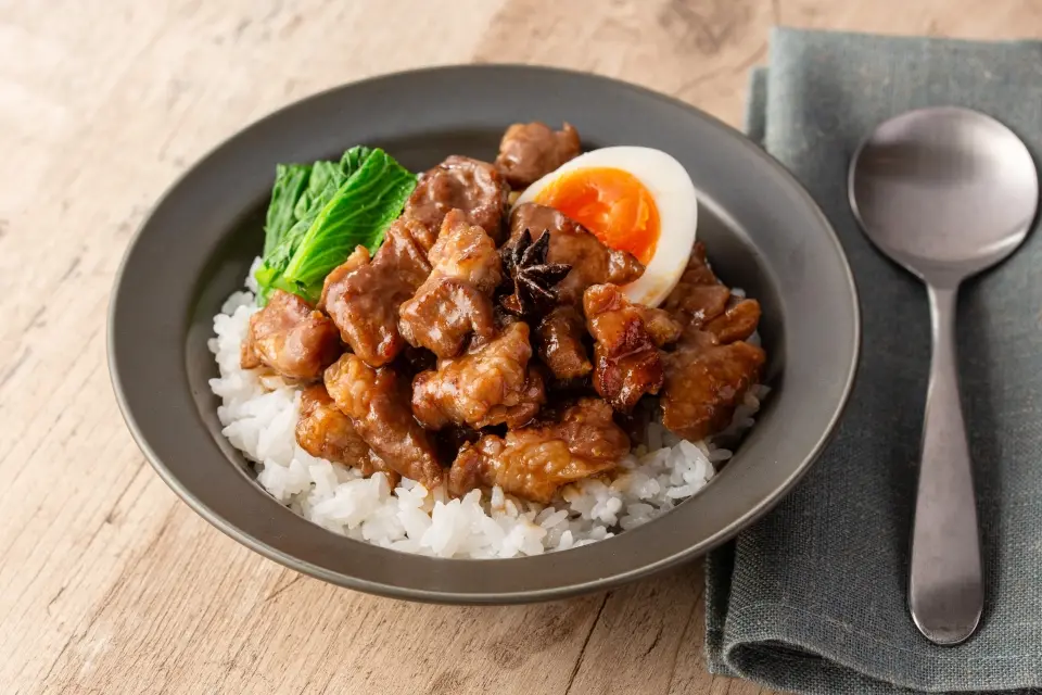 糀の甘辛ルーローハン