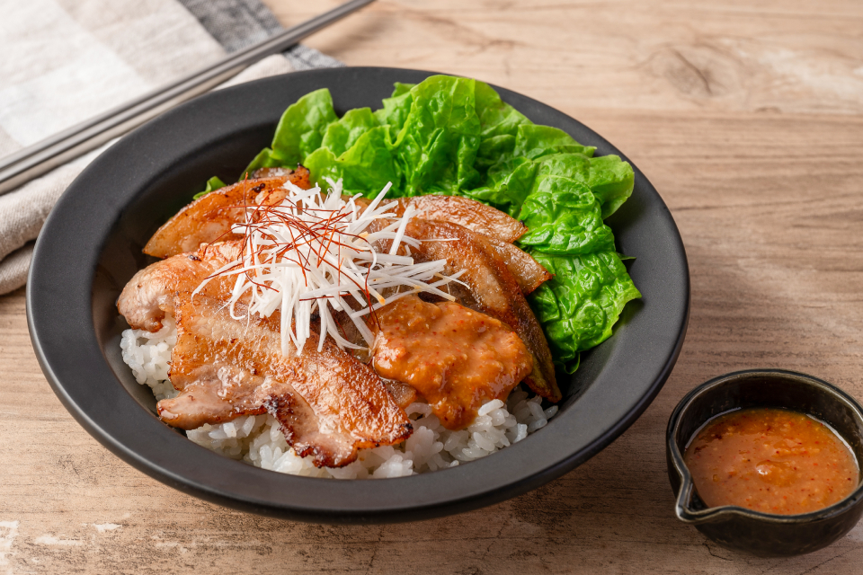 塩糀サムギョプサル丼 熟甘みそソース