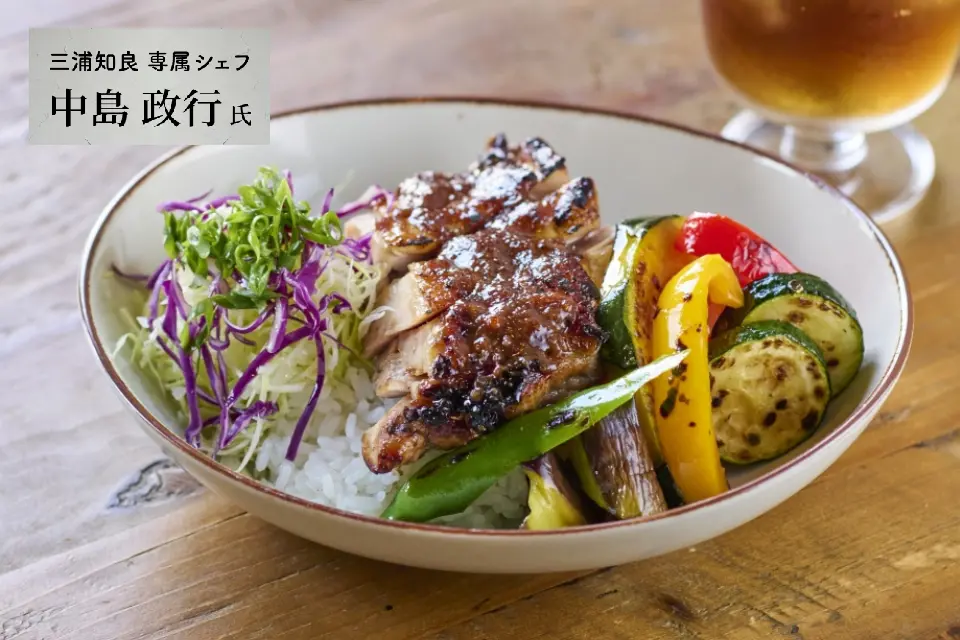 赤ワイン香るみそのつけ焼き鶏丼