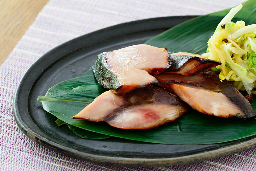 ぶりの糀みそ漬け焼き 白菜の香味漬け添え