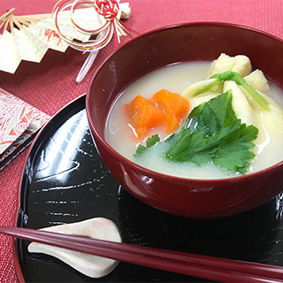 クリーミーで優しいおいしさ。「餅巾着入り♪関西風お雑煮」を作ってみました！