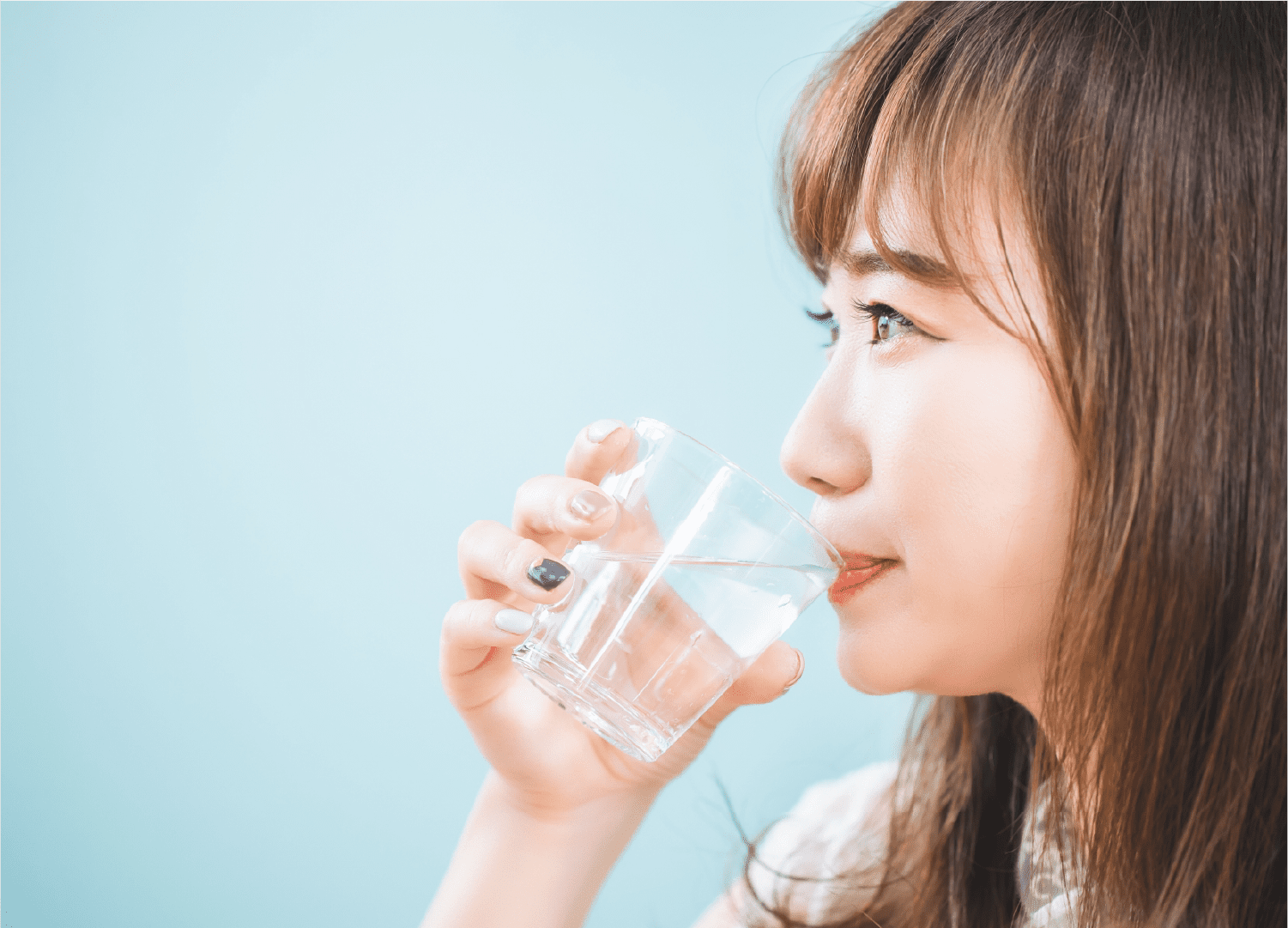 水分補給には水やノンカフェインのドリンク