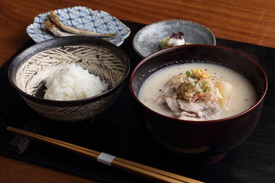 炊きたてご飯と、ごちそうたる汁物。「京の朝食」を体験する上質な時間。