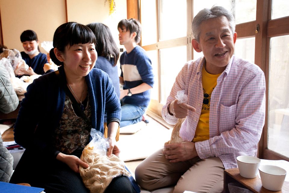 世界を巡る発酵旅人・寺島あかね［後編］―みんなでワイワイ味噌づくりを学ぶ、アットホームなワークショップをレポート