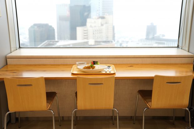月曜日はおいしいビーガンランチを食べに東京都庁の職員食堂へ行こう！