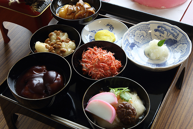 岩手県 一関市の餅食文化。 多様な味わいの餅料理がお膳を彩る