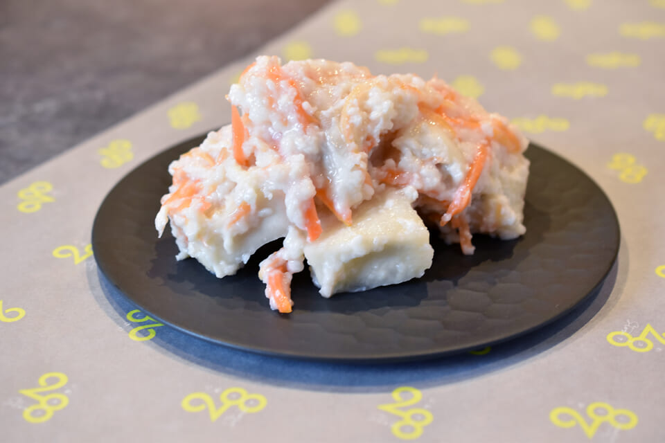 富山の誇る発酵料理人・中川裕子さんの作る 「麹を食べるかぶら寿司」