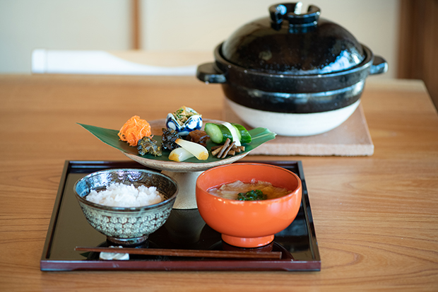 たまり漬の老舗が営む「汁飯香の店　隠居うわさわ」の豊かな朝食