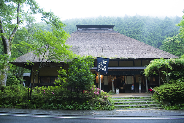 【前編】 江戸時代より続く、旅人たちの拠りどころ。二子山のふもとに佇む「箱根甘酒茶屋」。