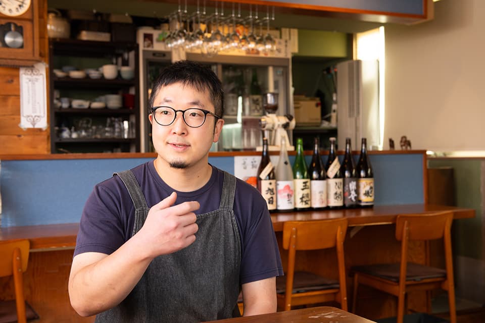 Vol.25 日本酒と中華料理のおいしい関係。SUGAR Sake&Coffee 佐藤健一さんの「発酵高菜の炒め物」