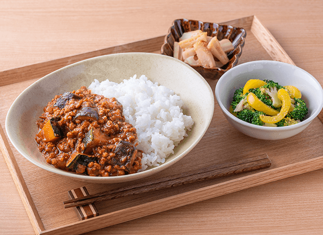 大豆のお肉のトマトキーマカレーの献立