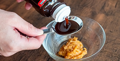 スナップディッシュ・ブルドックソース・マルコメが、 マンネリ化する家庭料理を、新合わせ調味料「万能味ソース」で応援。
