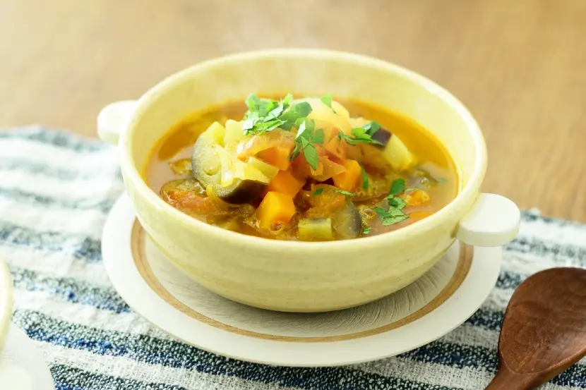 夏野菜の貝だしみそトマトスープ