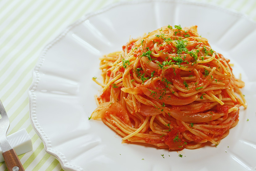 塩糀入りトマトソースのツナオニオンパスタ