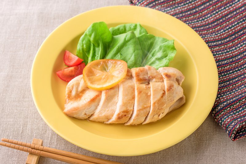 【下味冷凍】鶏むね肉のレモンバターソテー ~鶏むね肉のみそヨーグルトレモン漬けアレンジ~