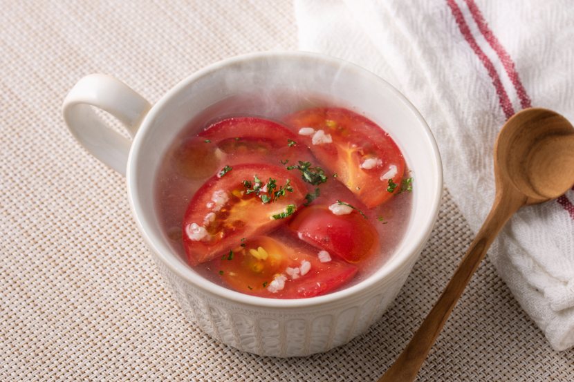 即席玉ねぎ生塩糀のトマトスープ