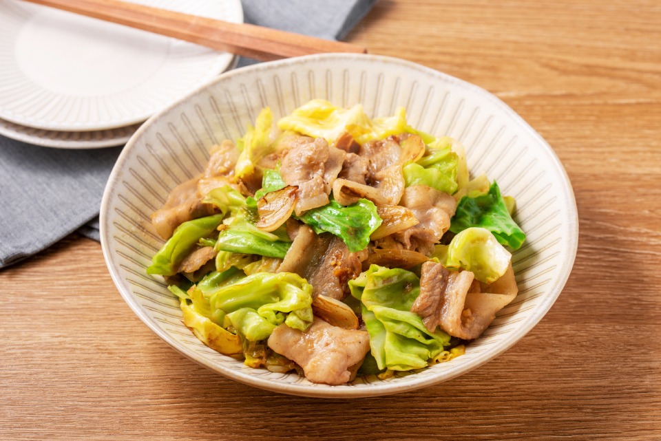 キャベツと豚肉のにんにくみそバター炒め
