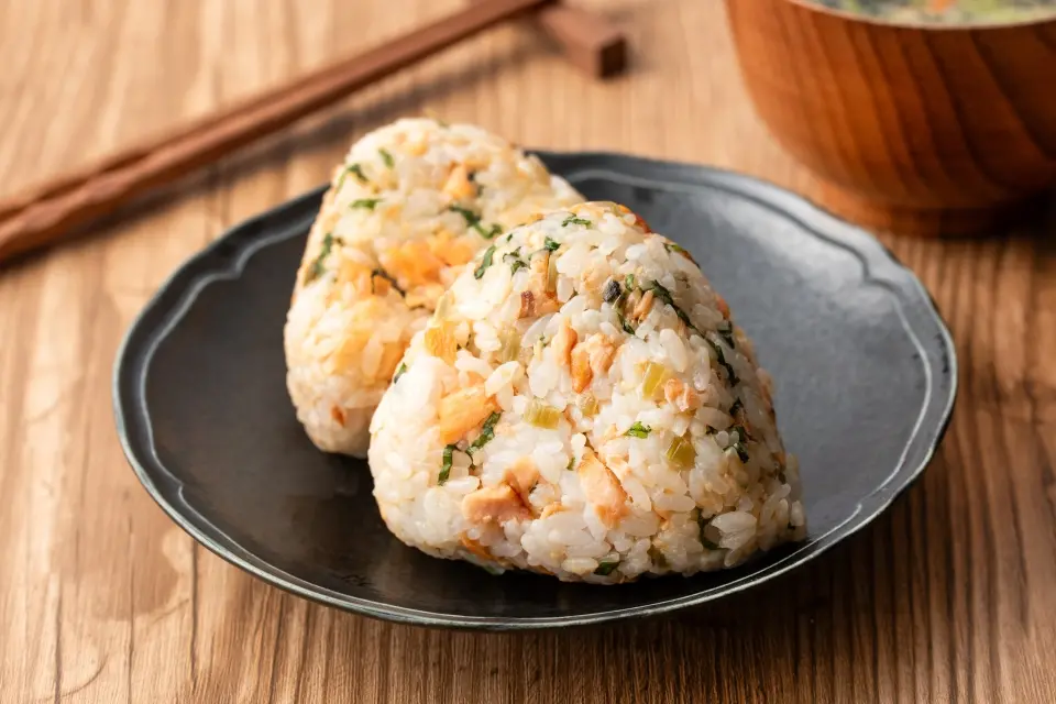 鮭とわさびのしょうゆ糀おにぎり