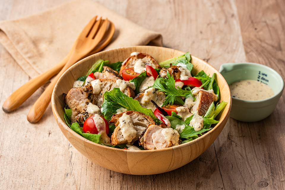 パリパリ塩糀ハーブチキンのパンサラダ