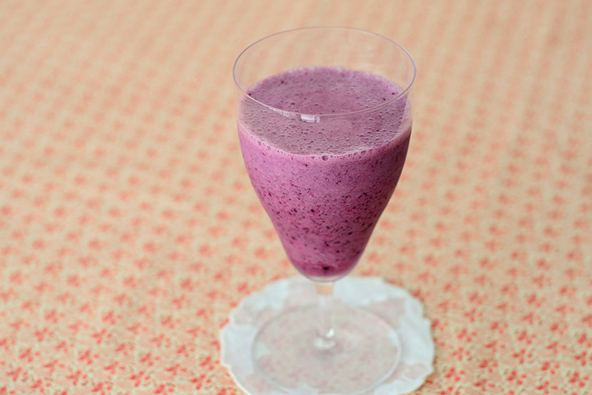 ブルーベリーとヨーグルト、糀甘酒のスムージー