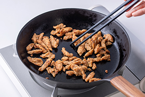 大豆のお肉スライス 基本の炒め方(大豆のお肉の戻し方)3